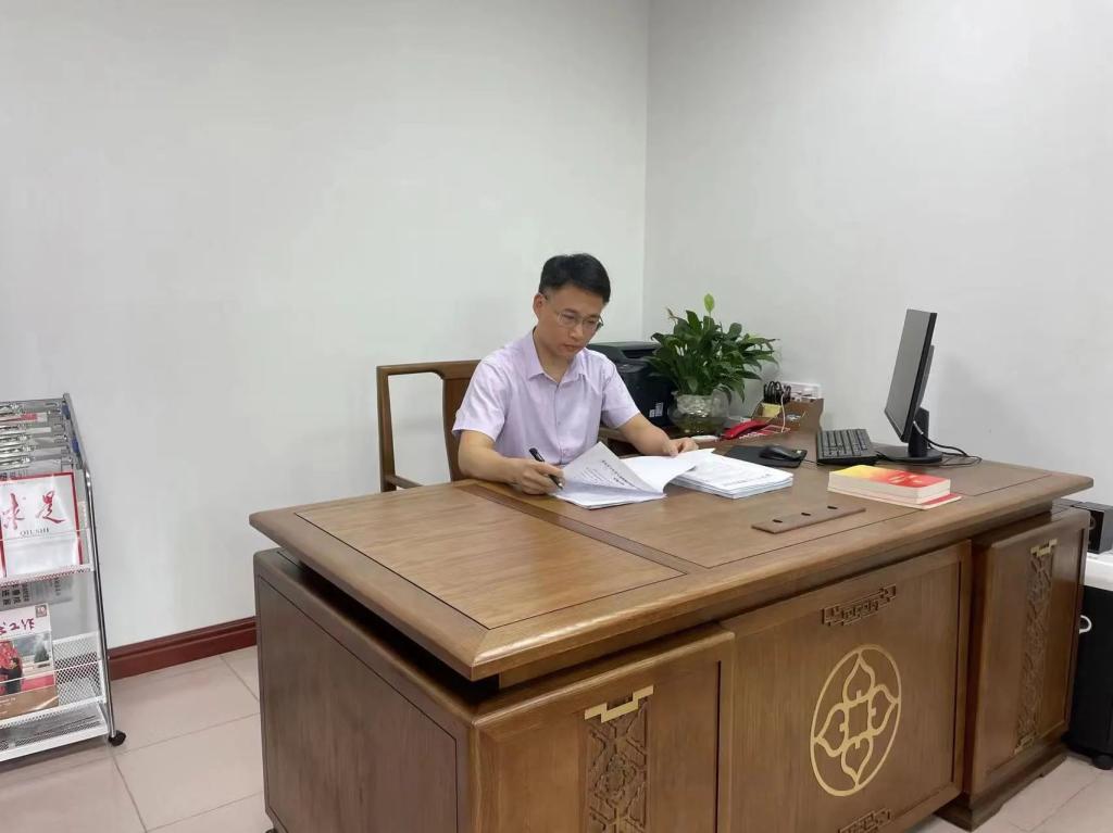 手机APP下载校友许云获评第六届  广东省“人民满意的公务员”称号